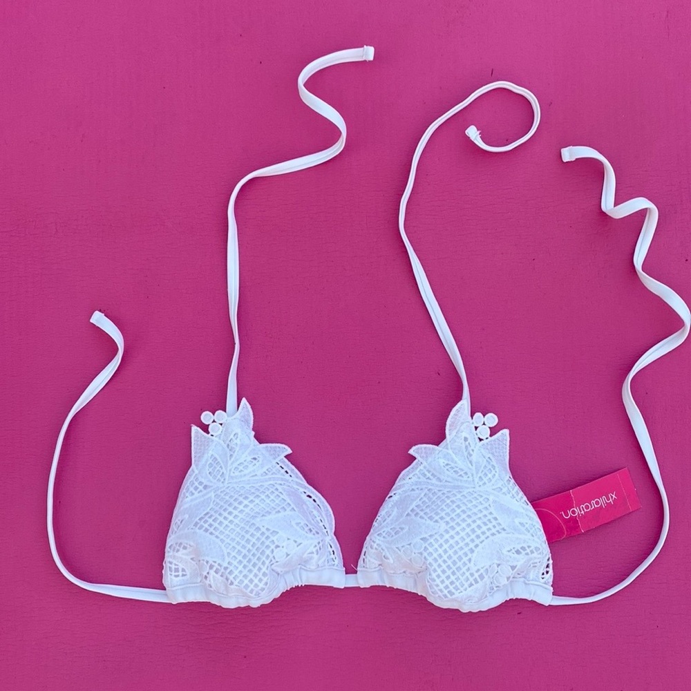 NWT Xhilaration Size XS White Eyelet Bikini Top